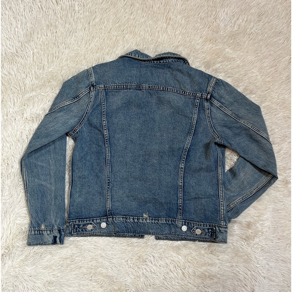 🩵✨Light washed Jean jacket✨🩵 - Picture 2 of 5